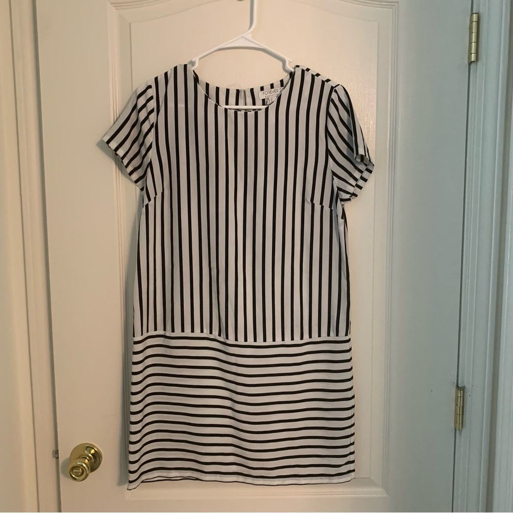 Forever21 Black and White Short Sleeve dress size Medium